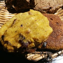 鹿泉区美食探秘 老院子的玉米面红枣饼子，传统滋味俘获人心